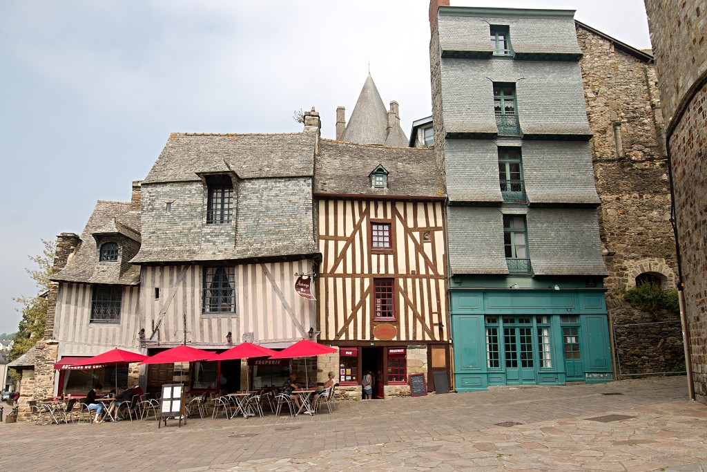 vitre bretagne frankrijk france hdr vilaine vestingstad kerk Notre-Dame olv notre dame chateau kasteel